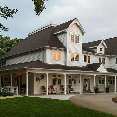 The Oakwood Inn Okoboji Extérieur photo