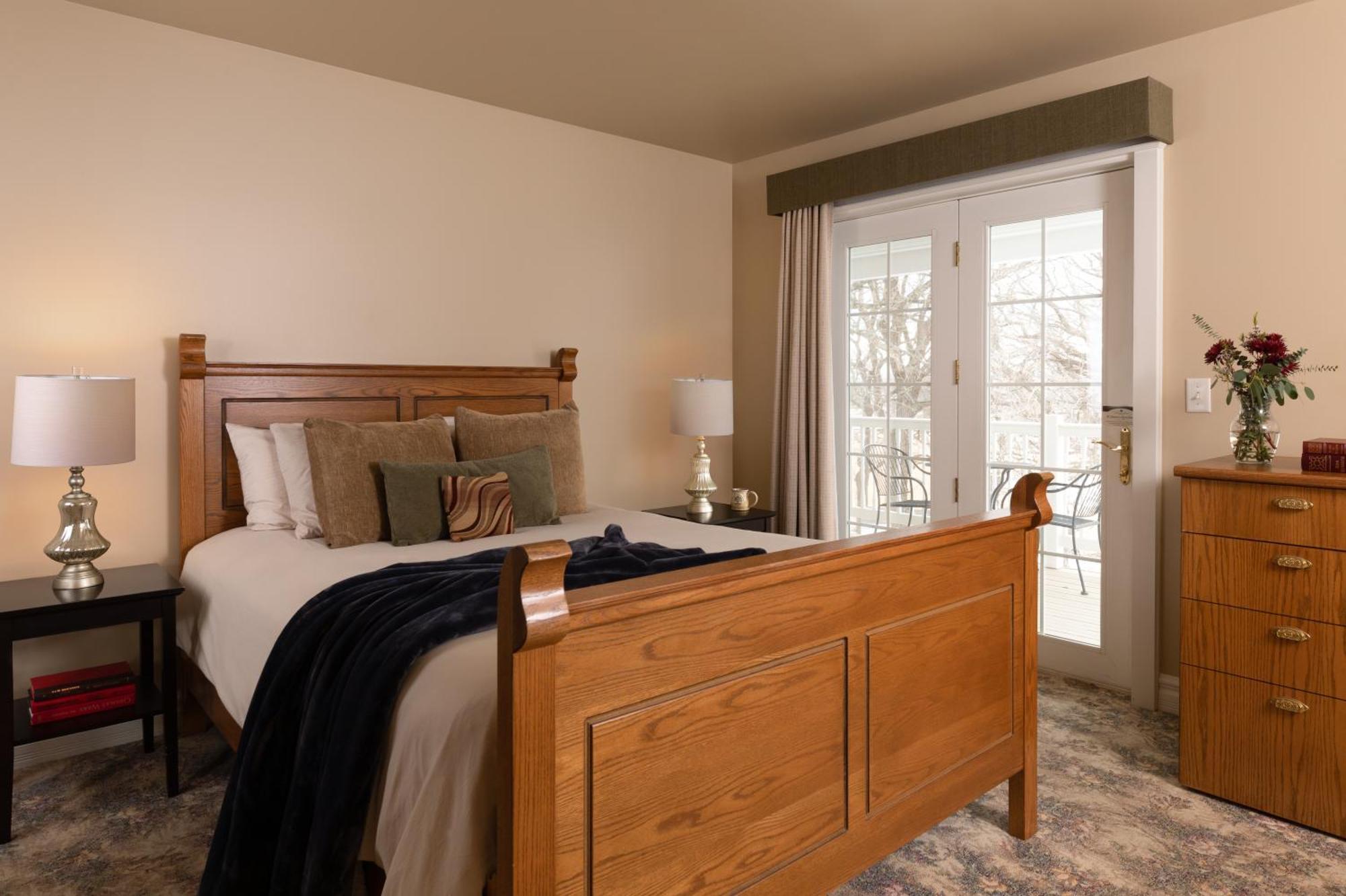 The Oakwood Inn Okoboji Extérieur photo