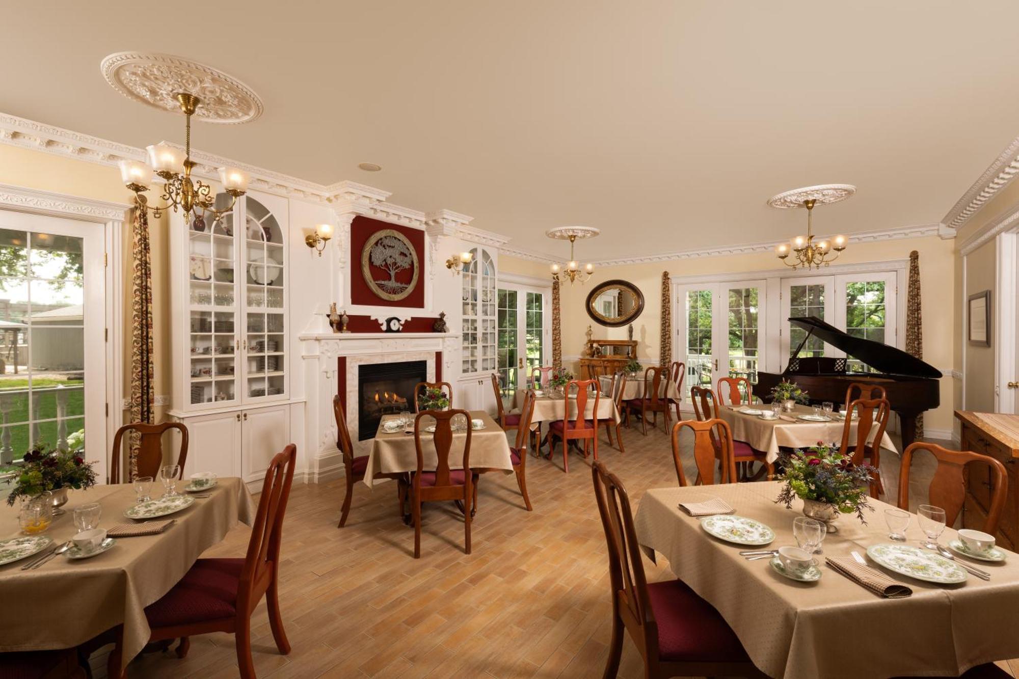 The Oakwood Inn Okoboji Extérieur photo