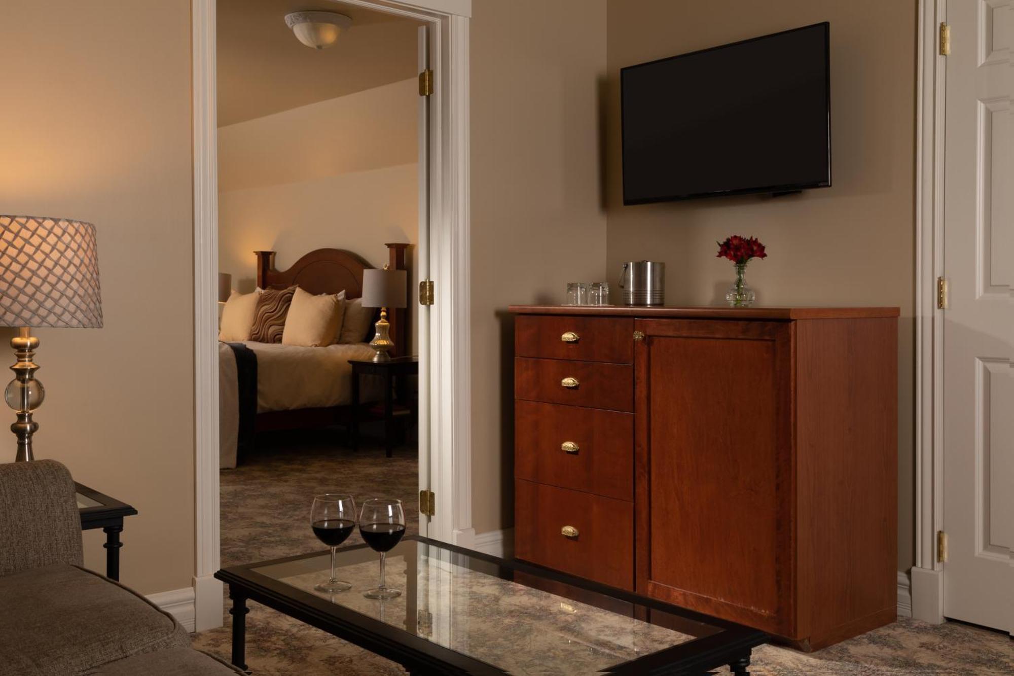 The Oakwood Inn Okoboji Extérieur photo