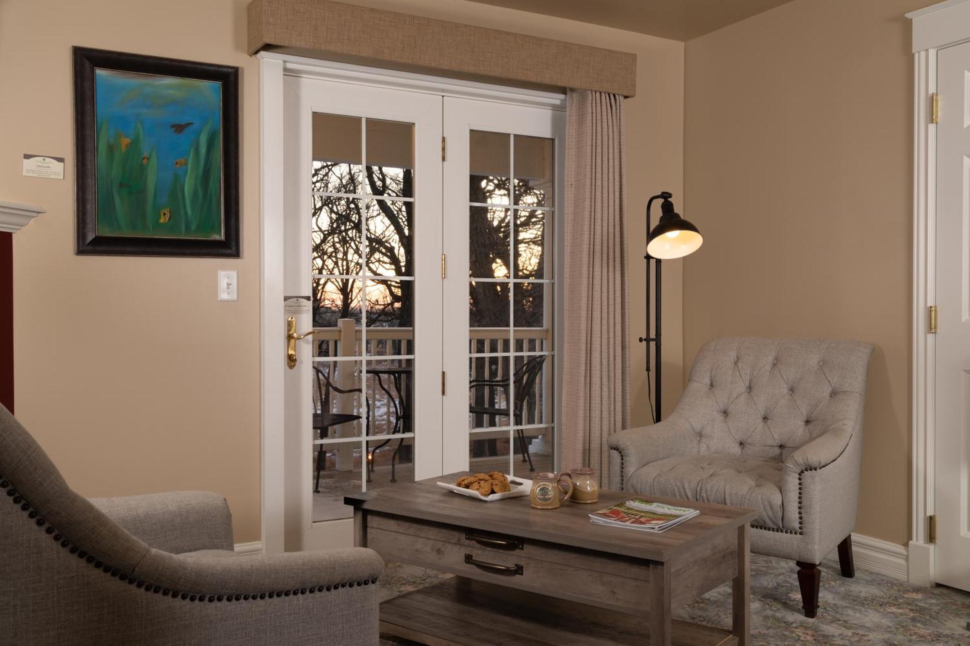 The Oakwood Inn Okoboji Extérieur photo
